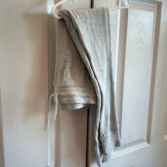 Girls two piece Old Navy sweatsuit, size 10/12 Worn once. Create bundle & save! - Picture 5 of 9